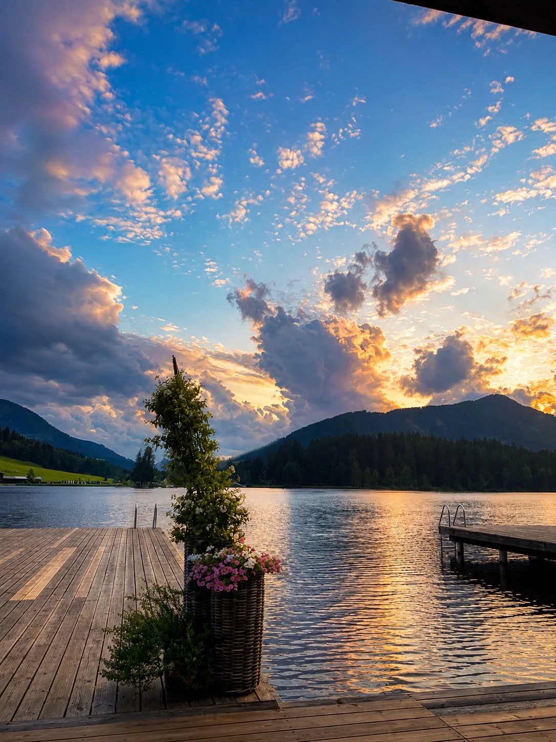 Sonnenuntergang am Steghaus direkt am Schwarzsee in Kitzbühel